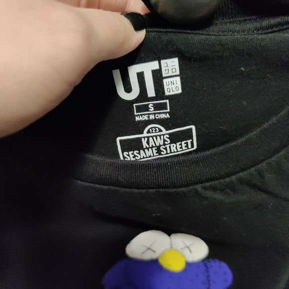 Uniqlo X Kaws Sesame Street Tshirt - Picture 6 of 6